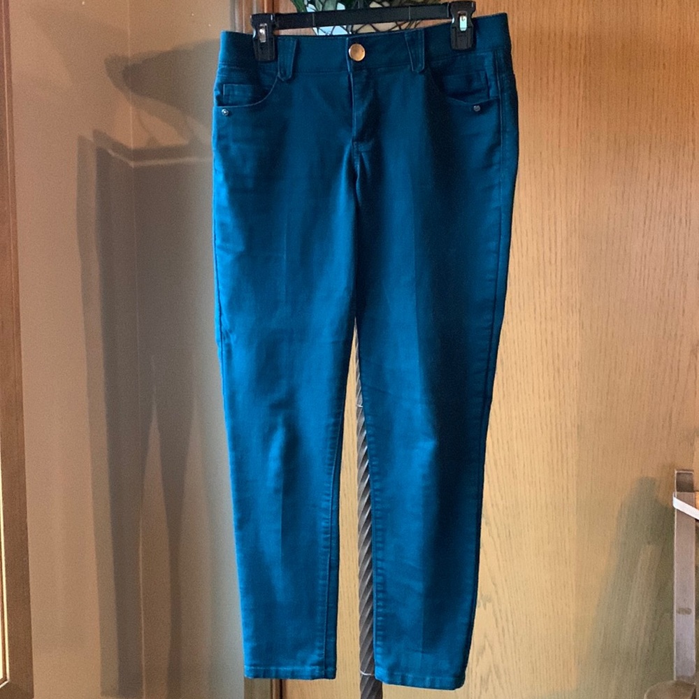 Women’s teal casual pants. Comfort waistband. Ankle length.